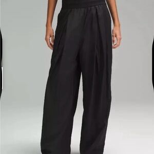 Lululemon black lightweight  tennis track pants
